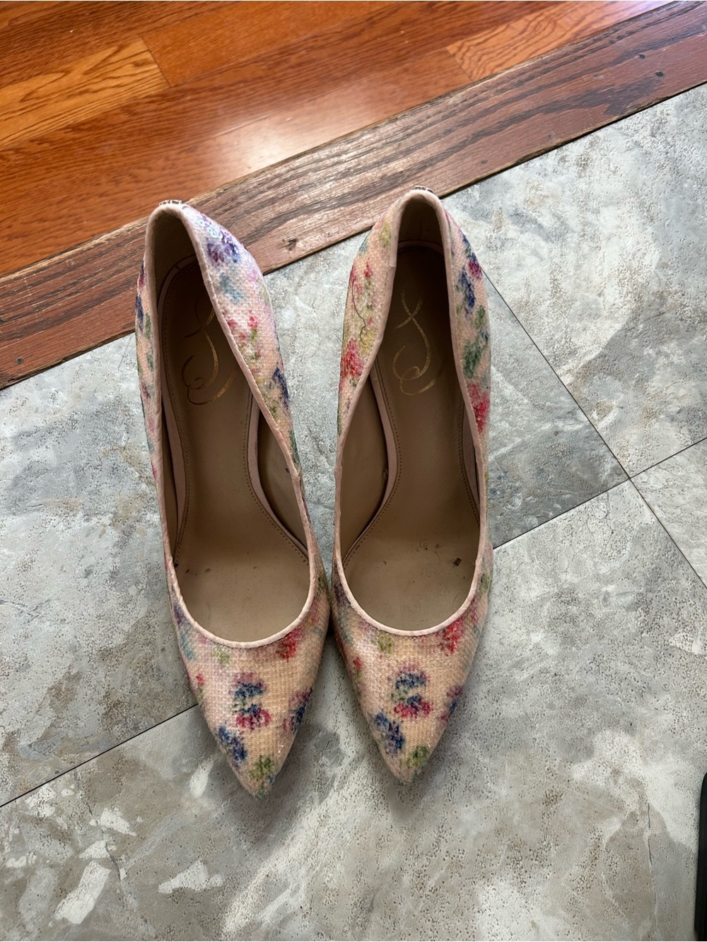 Floral Pointed-Toe Pumps in Multi-Pastel